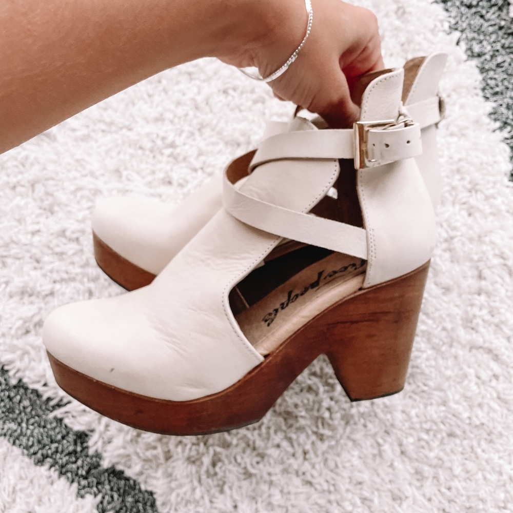 Free People Ivory Cedar Clogs!! - Picture 7 of 11